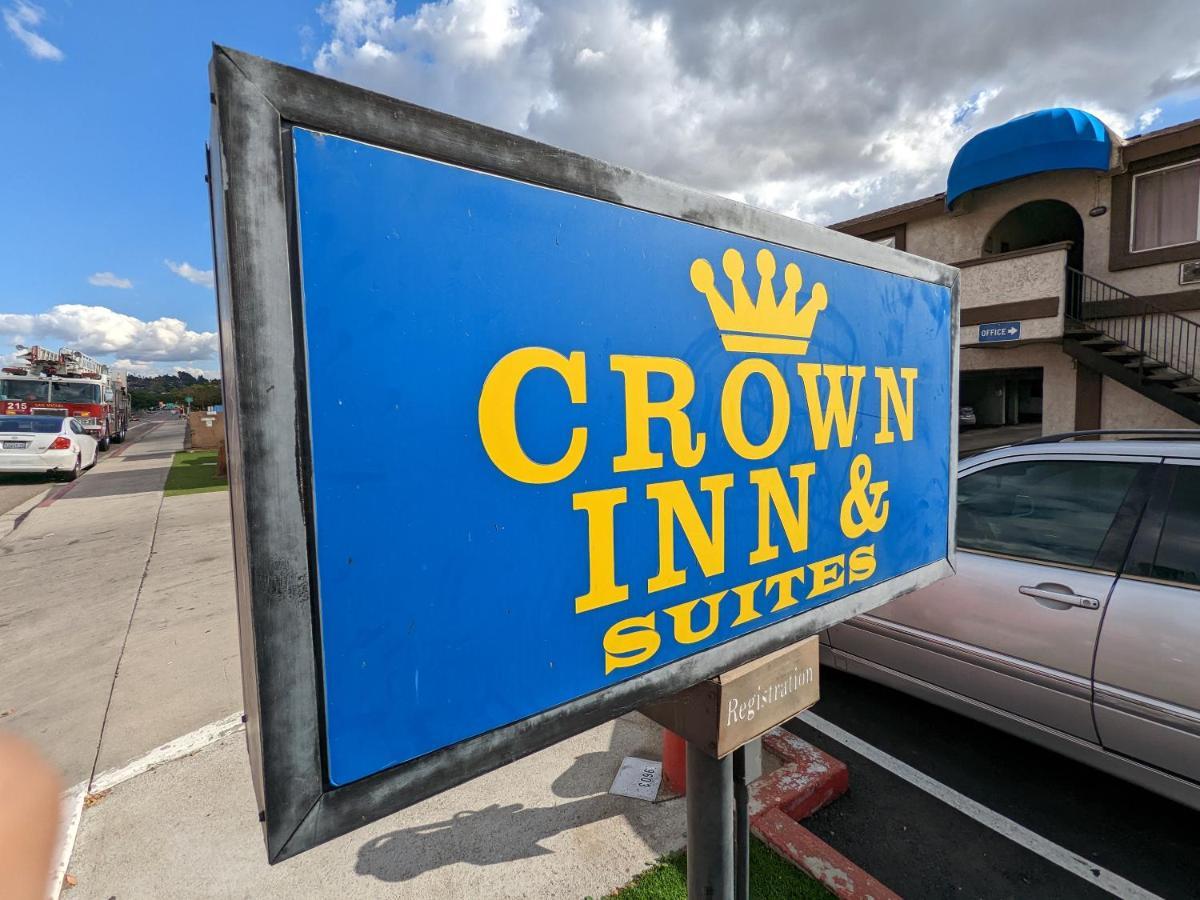 Crown Inn & Suites Spring Valley  외부 사진